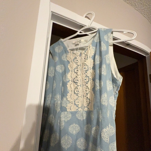 Blue white dress - Picture 1 of 4